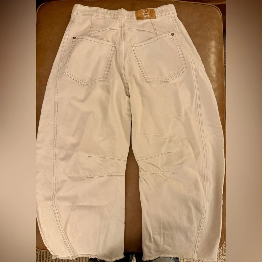Free People / We the Free Beige Cropped Barrel Jeans, raw edge size 27 - Picture 4 of 4